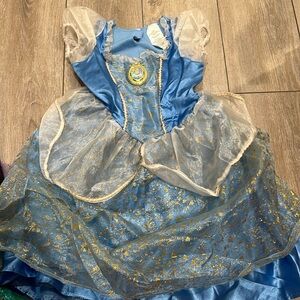 Disney Cinderella costume size 4-6x. Watch video it does sing